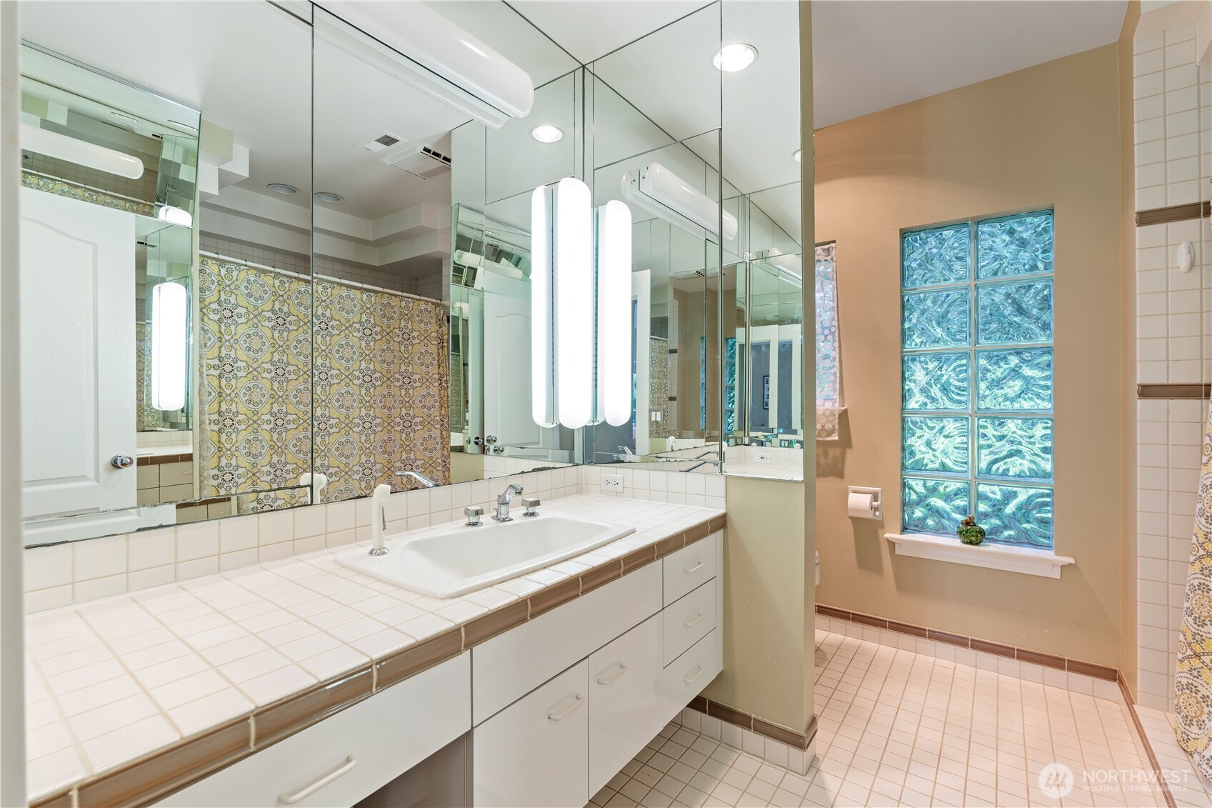 5601 W Mercer Way , Mercer Island, WA 98040