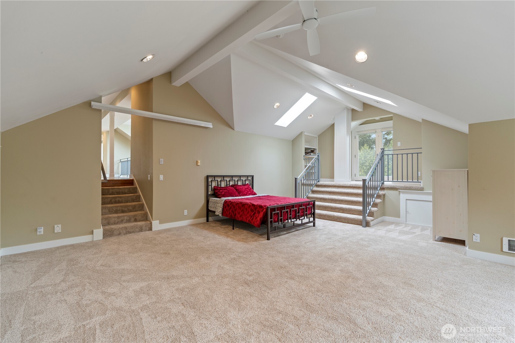 5601 W Mercer Way , Mercer Island, WA 98040