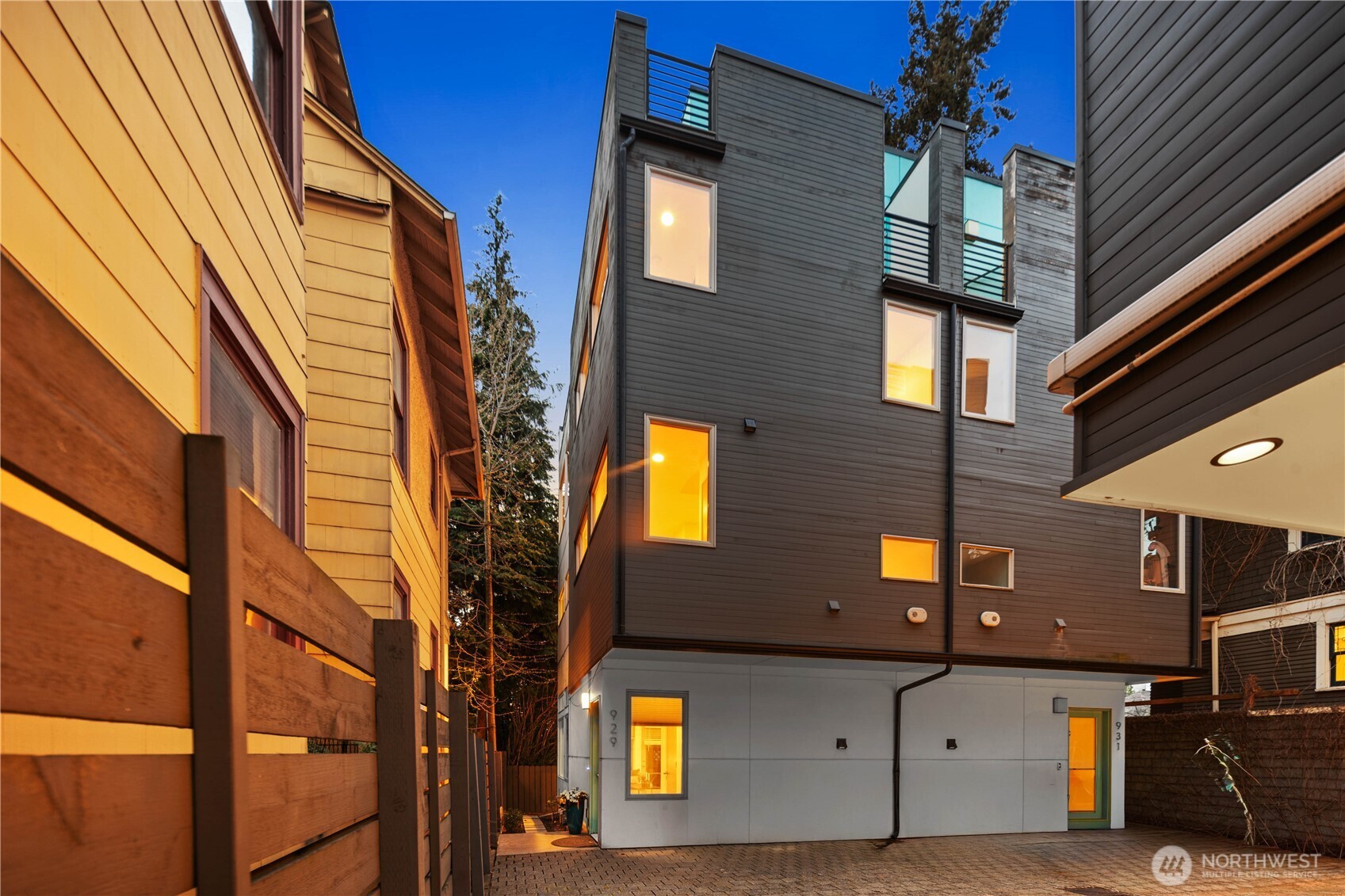 929 14th Avenue , Seattle, WA 98122