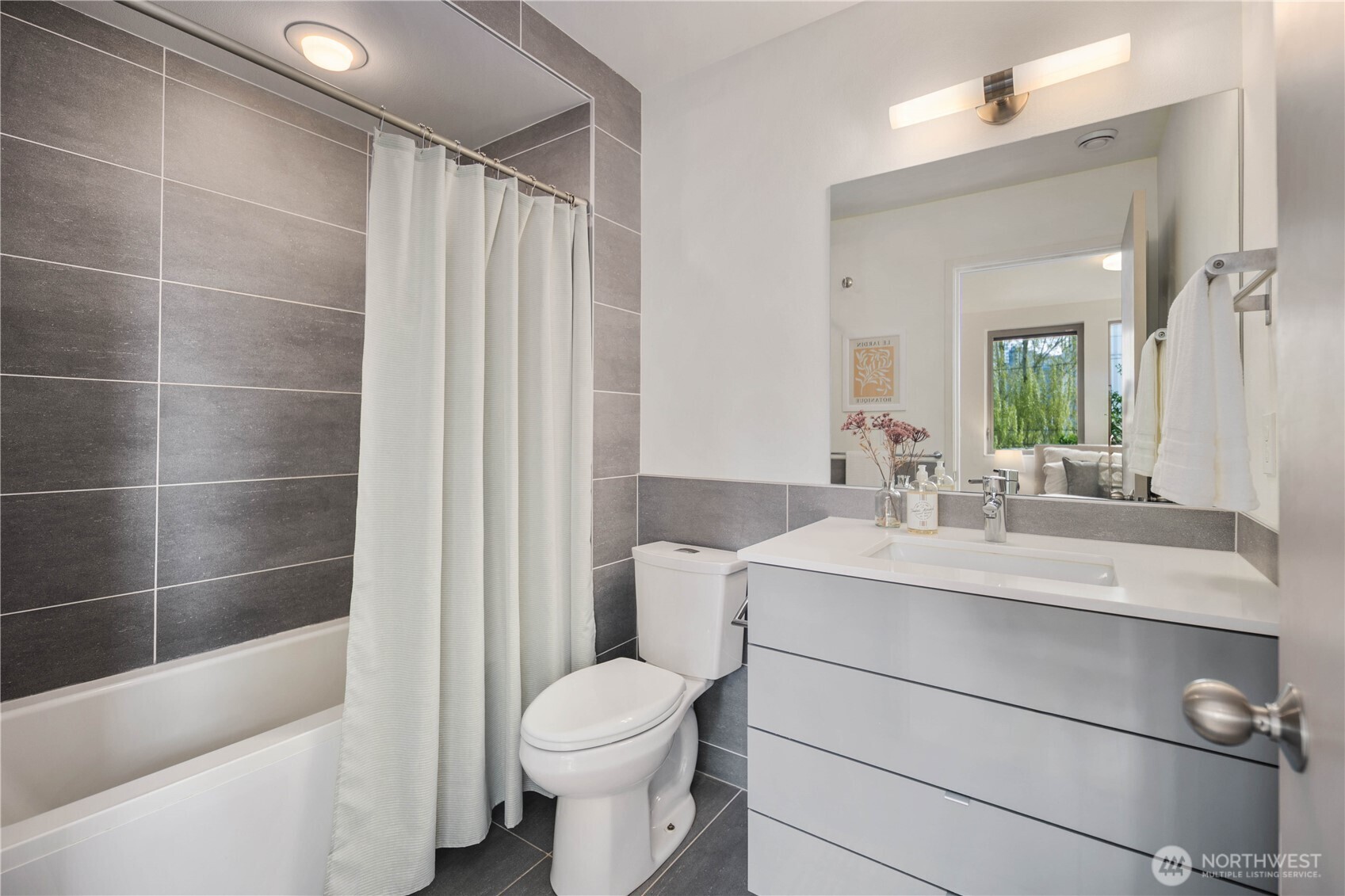 929 14th Avenue , Seattle, WA 98122