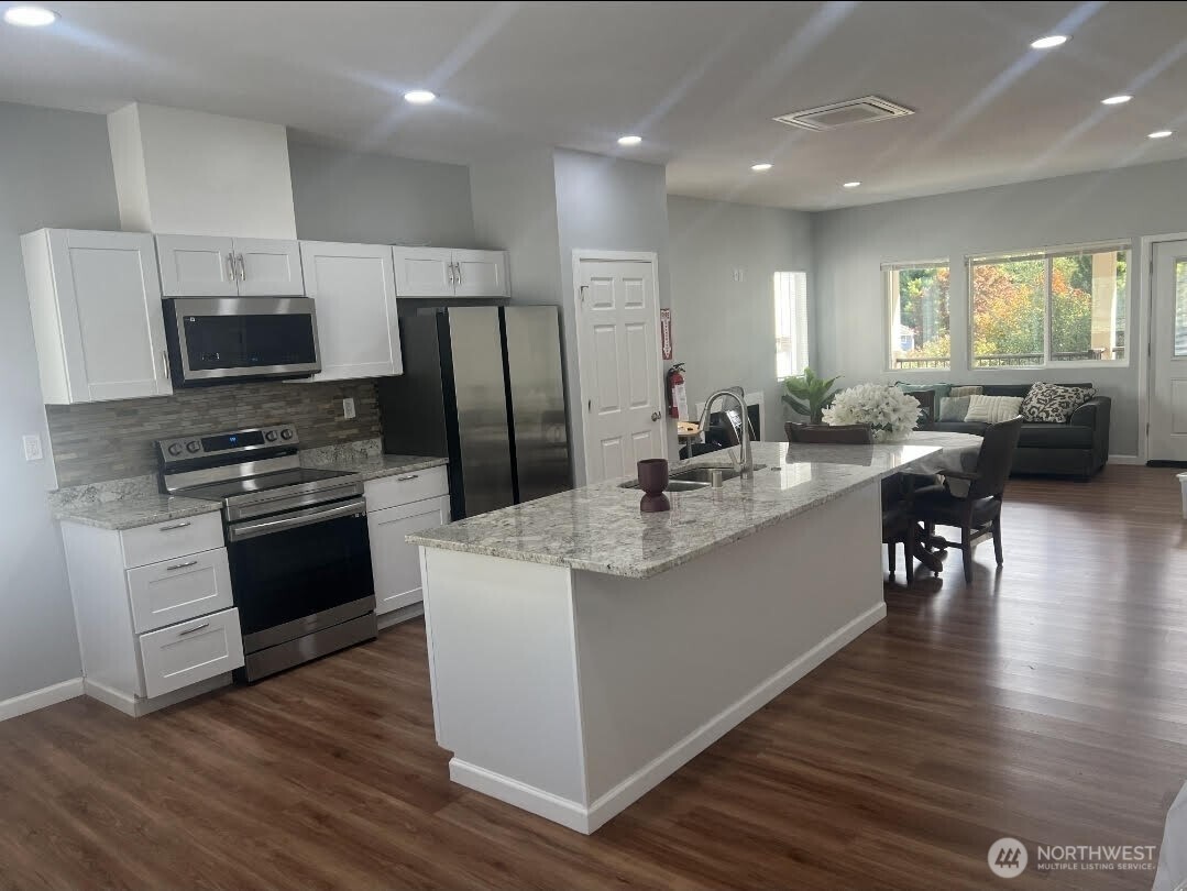 42126 BUSOP Undisclosed , Lynnwood, WA 98087