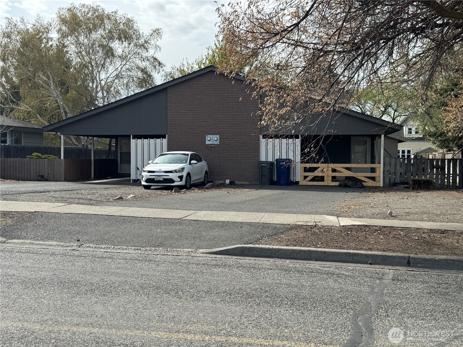 1104 E 14th Avenue , Ellensburg, WA 98926