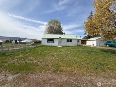 306 S Adams Street , Waterville, WA 98858 - Photo 2