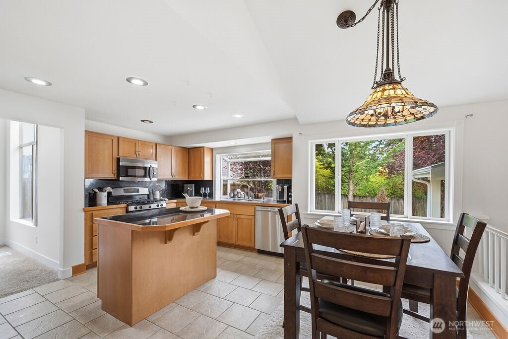 1728 Amber Boulevard , Puyallup, WA 98372