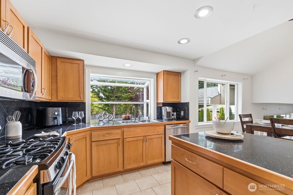 1728 Amber Boulevard , Puyallup, WA 98372