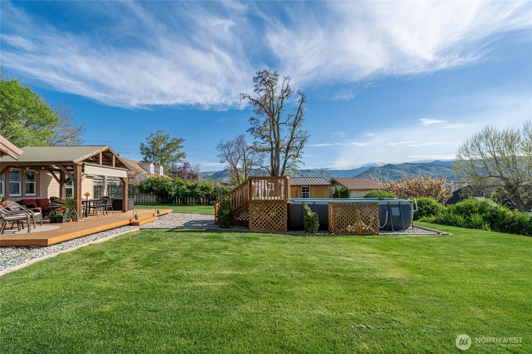 1104 N Baker , East Wenatchee, WA 90880