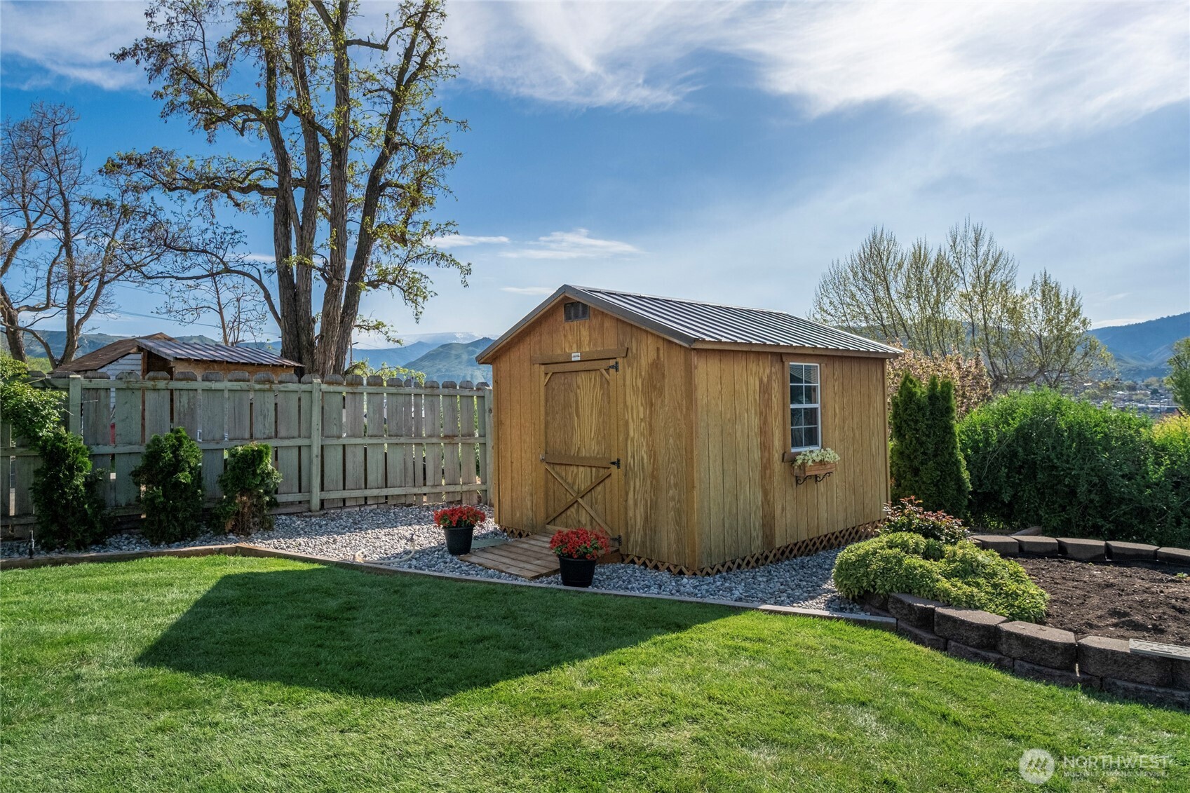 1104 N Baker , East Wenatchee, WA 90880