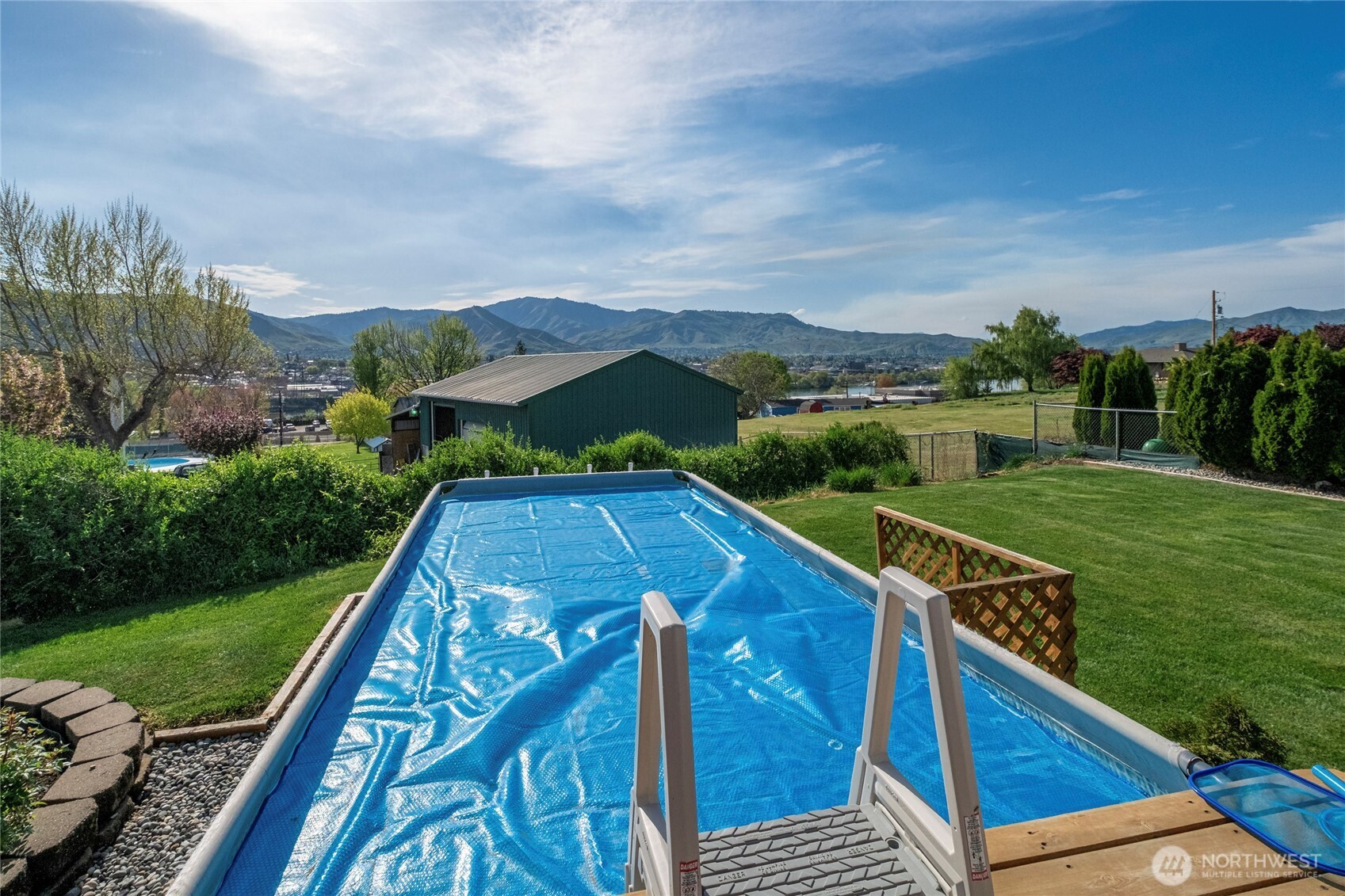 1104 N Baker , East Wenatchee, WA 90880