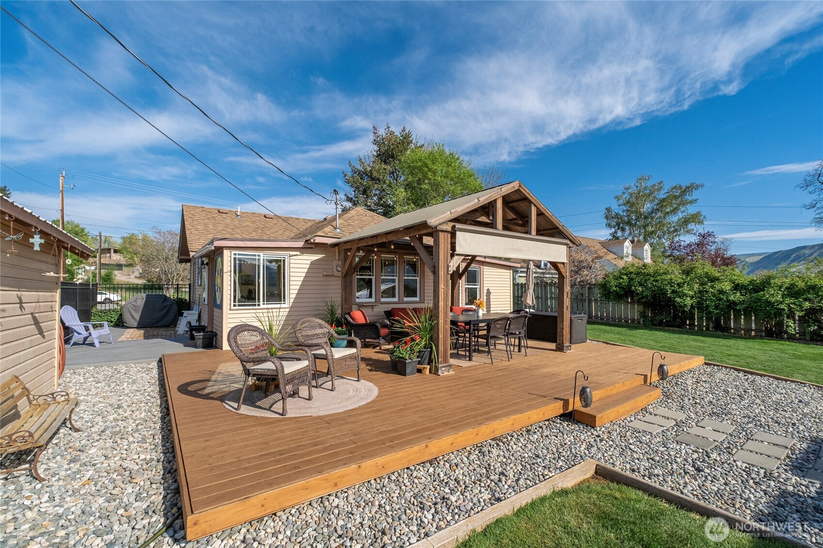1104 N Baker , East Wenatchee, WA 90880