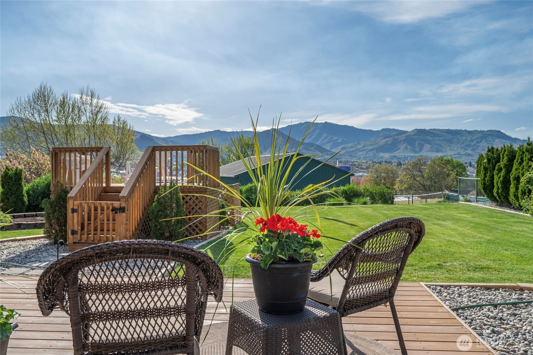 1104 N Baker , East Wenatchee, WA 90880