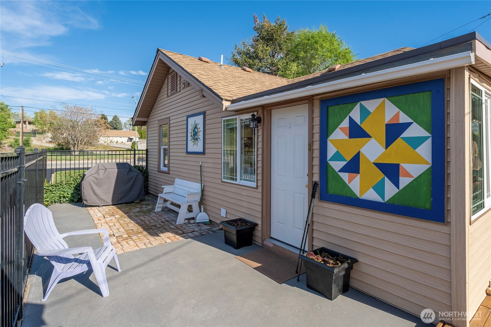 1104 N Baker , East Wenatchee, WA 90880