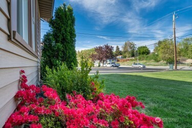 1104 N Baker , East Wenatchee, WA 90880