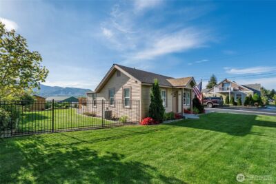 1104 N Baker , East Wenatchee, WA 90880 - Photo 2