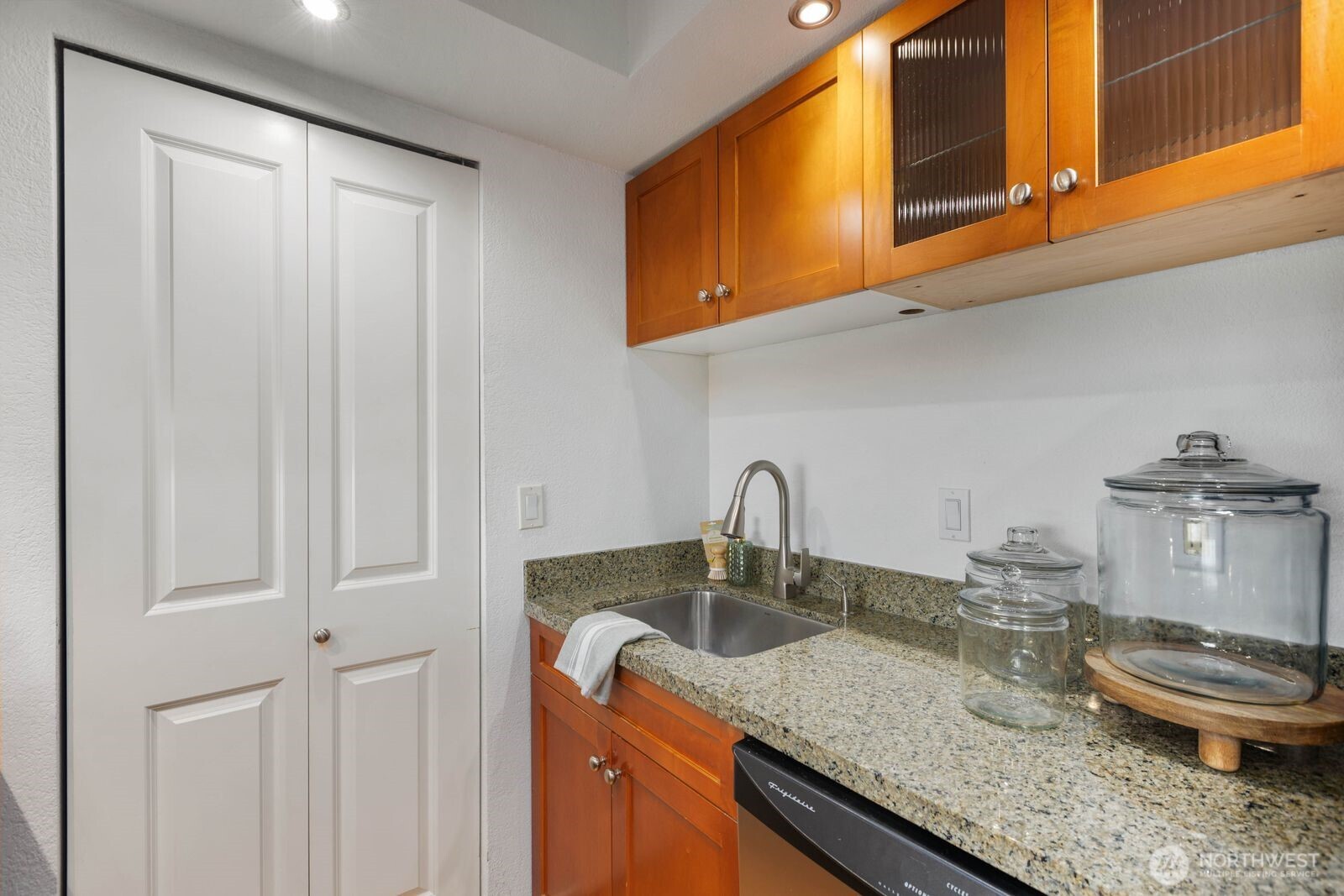 937 N 200th Street #B 203, Shoreline, WA 98133