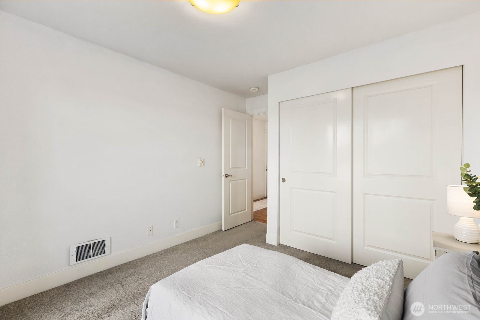 937 N 200th Street #B 203, Shoreline, WA 98133