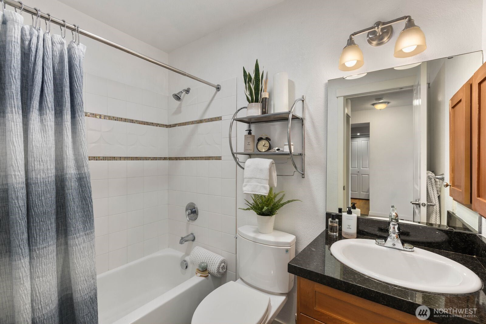 937 N 200th Street #B 203, Shoreline, WA 98133