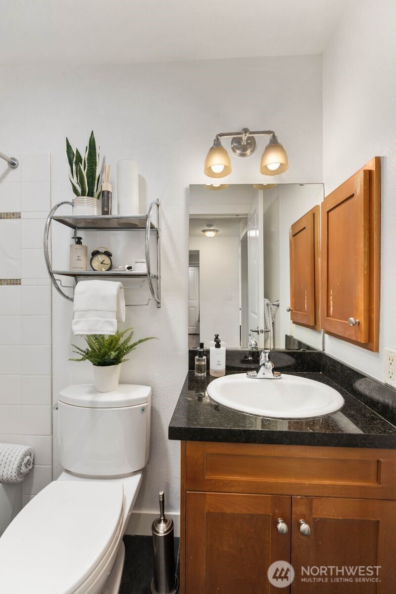 937 N 200th Street #B 203, Shoreline, WA 98133