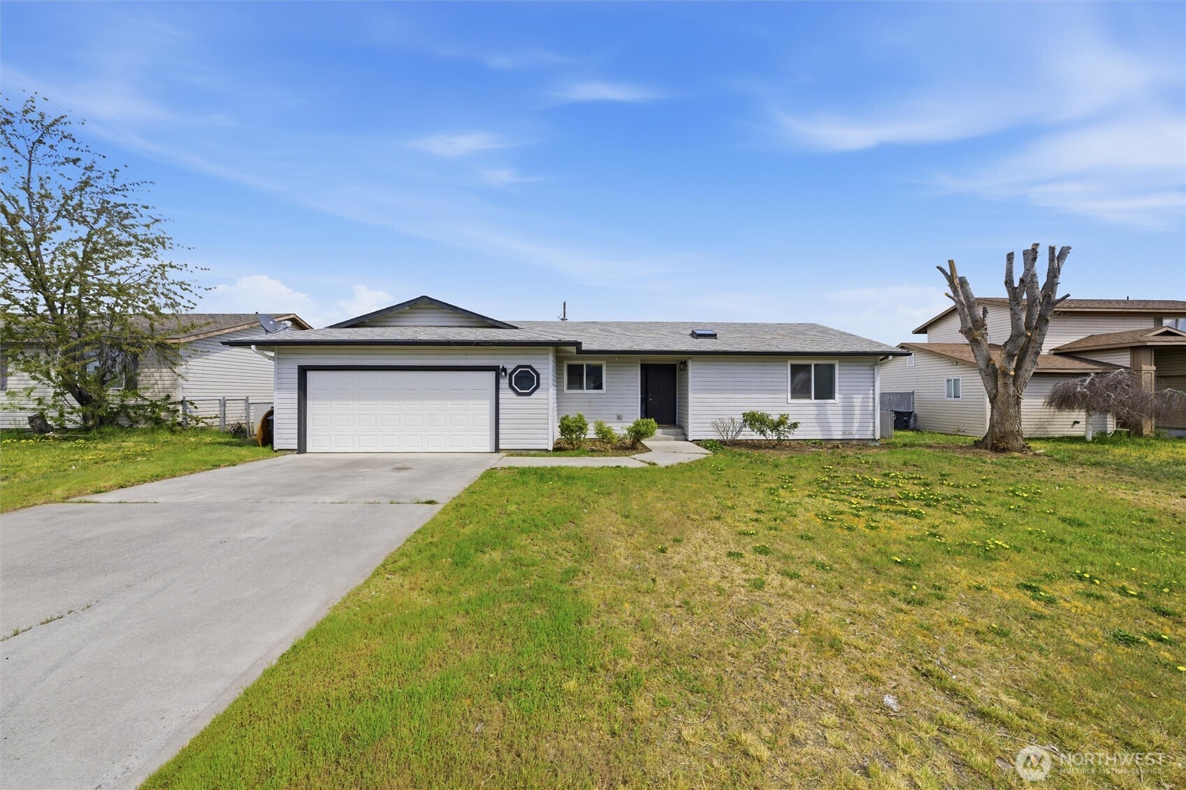 725 NW Sunburst Court , Moses Lake, WA 98837