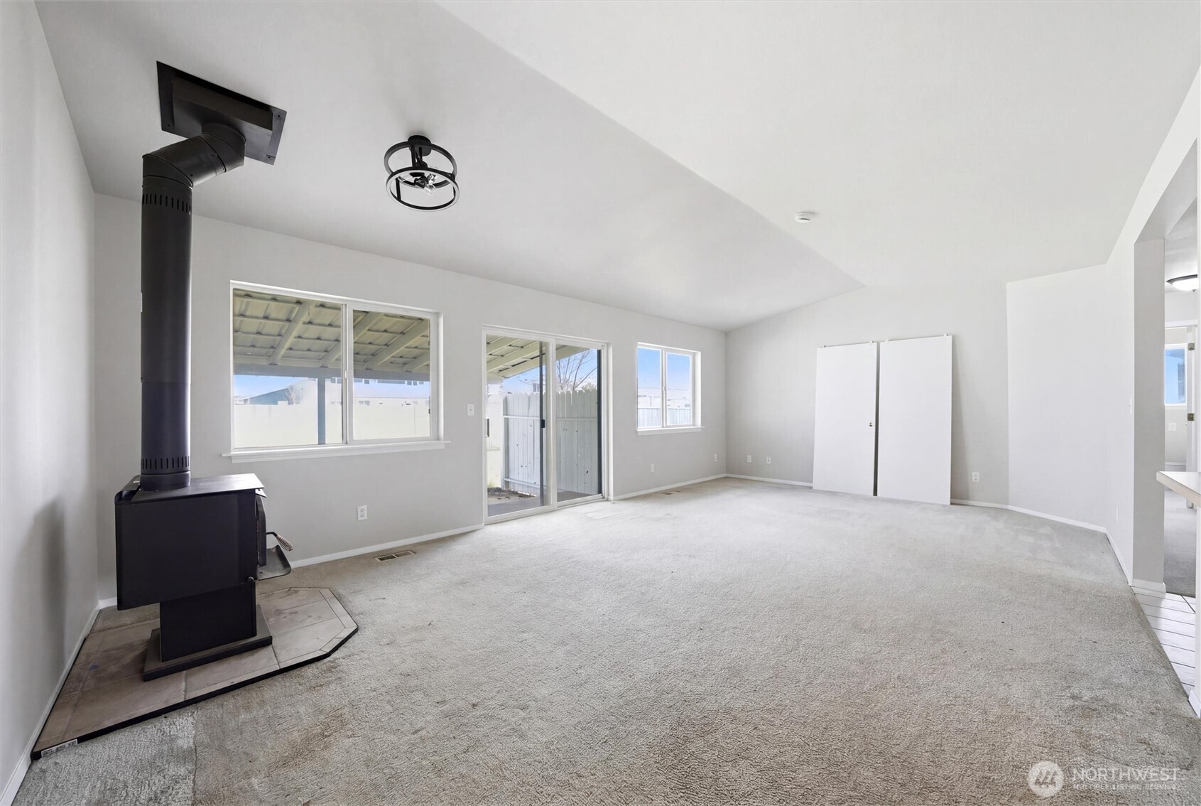 725 NW Sunburst Court , Moses Lake, WA 98837
