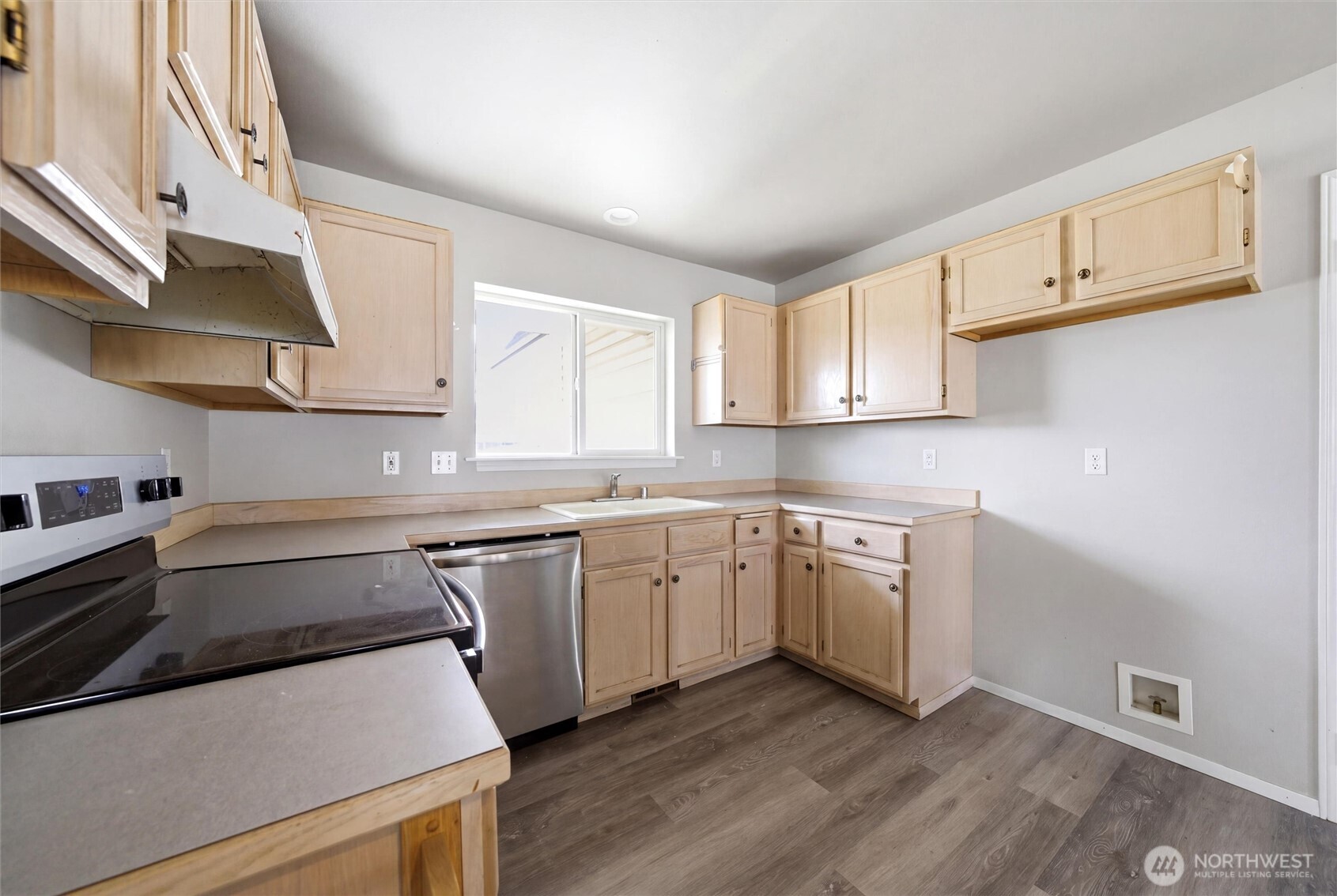 725 NW Sunburst Court , Moses Lake, WA 98837
