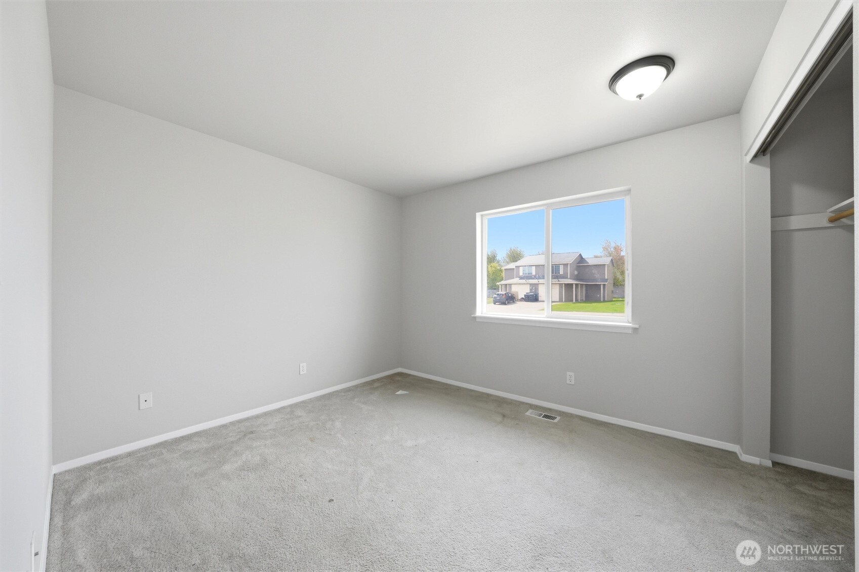 725 NW Sunburst Court , Moses Lake, WA 98837