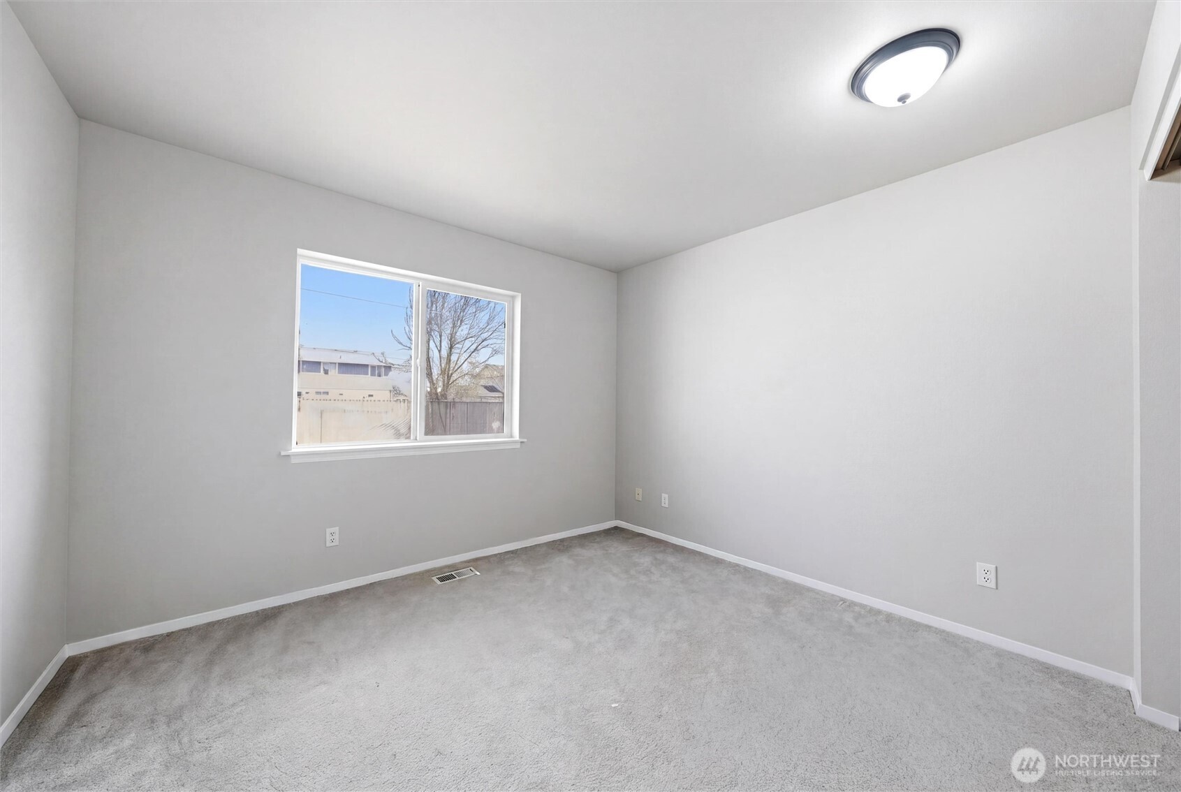 725 NW Sunburst Court , Moses Lake, WA 98837
