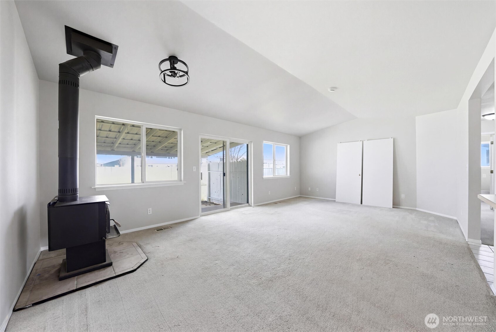 725 NW Sunburst Court , Moses Lake, WA 98837