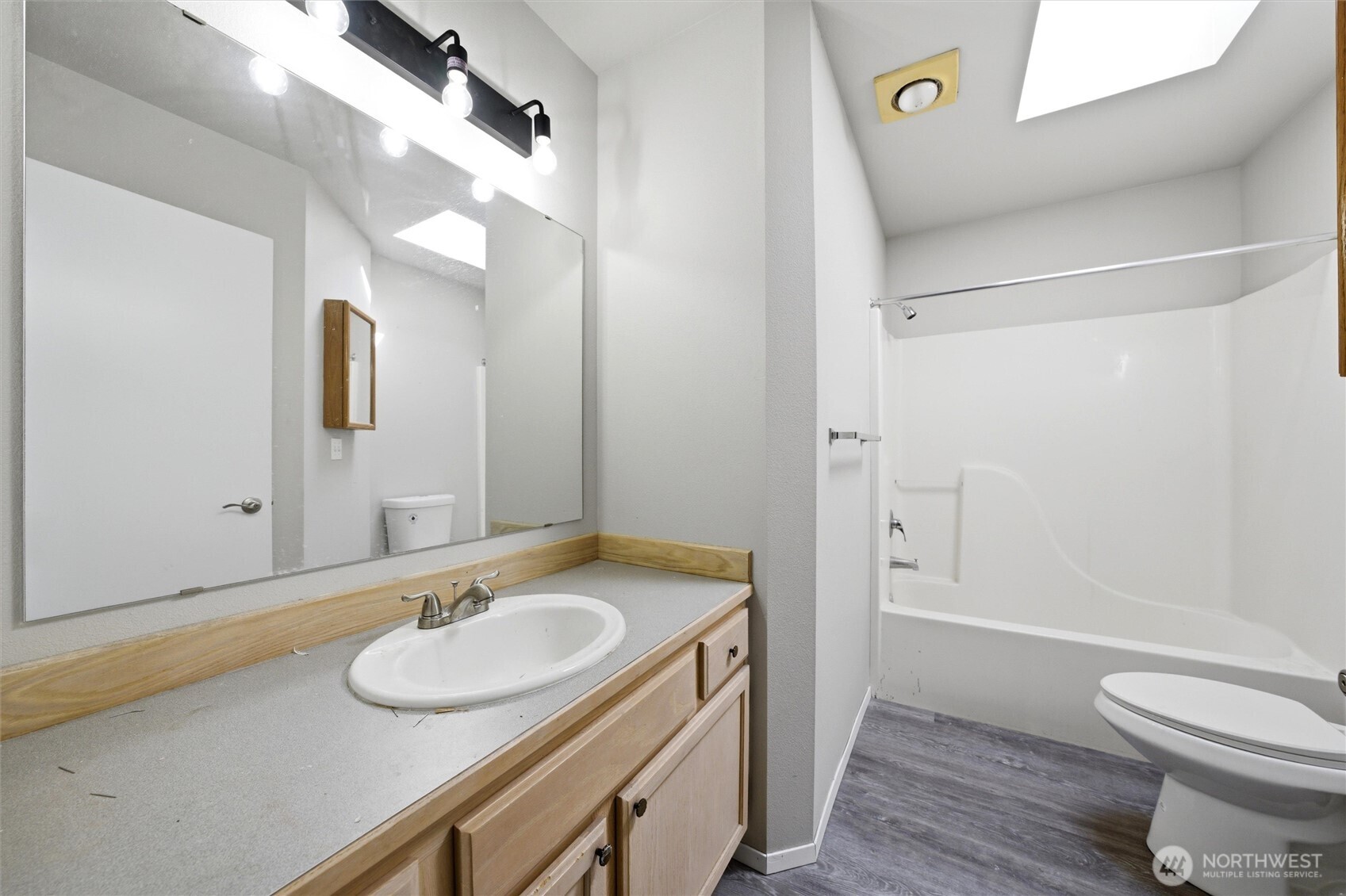 725 NW Sunburst Court , Moses Lake, WA 98837