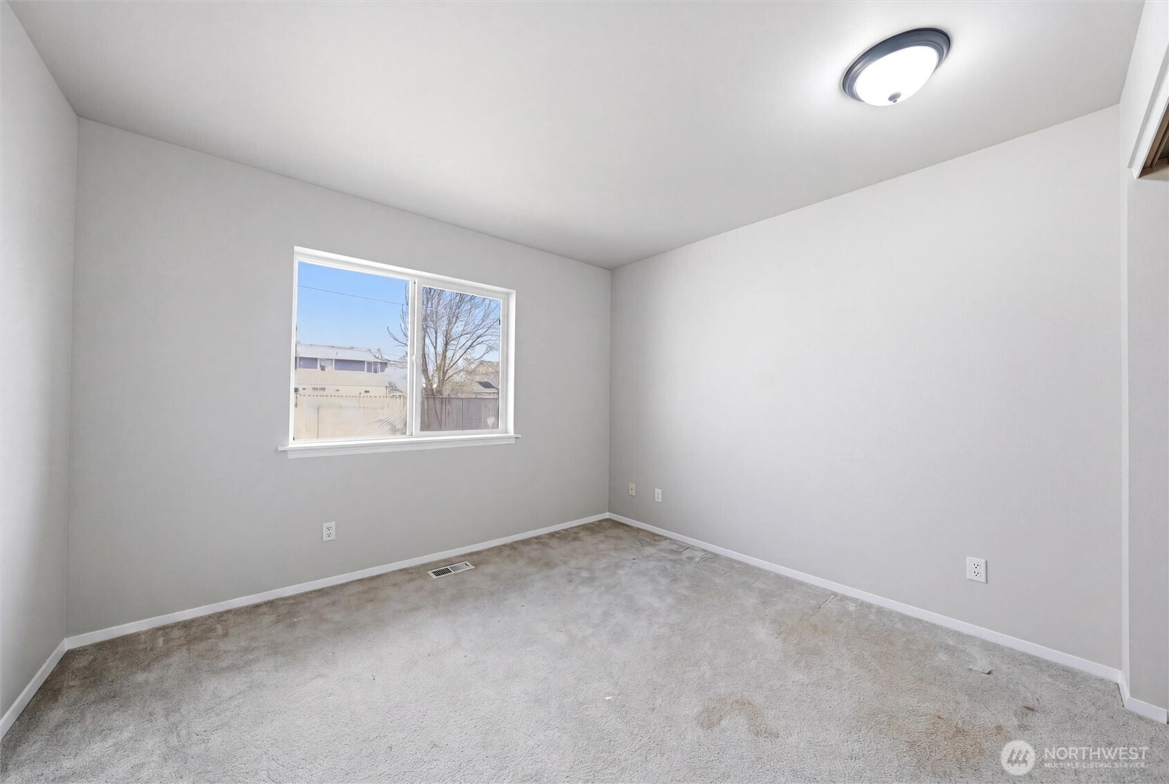 725 NW Sunburst Court , Moses Lake, WA 98837