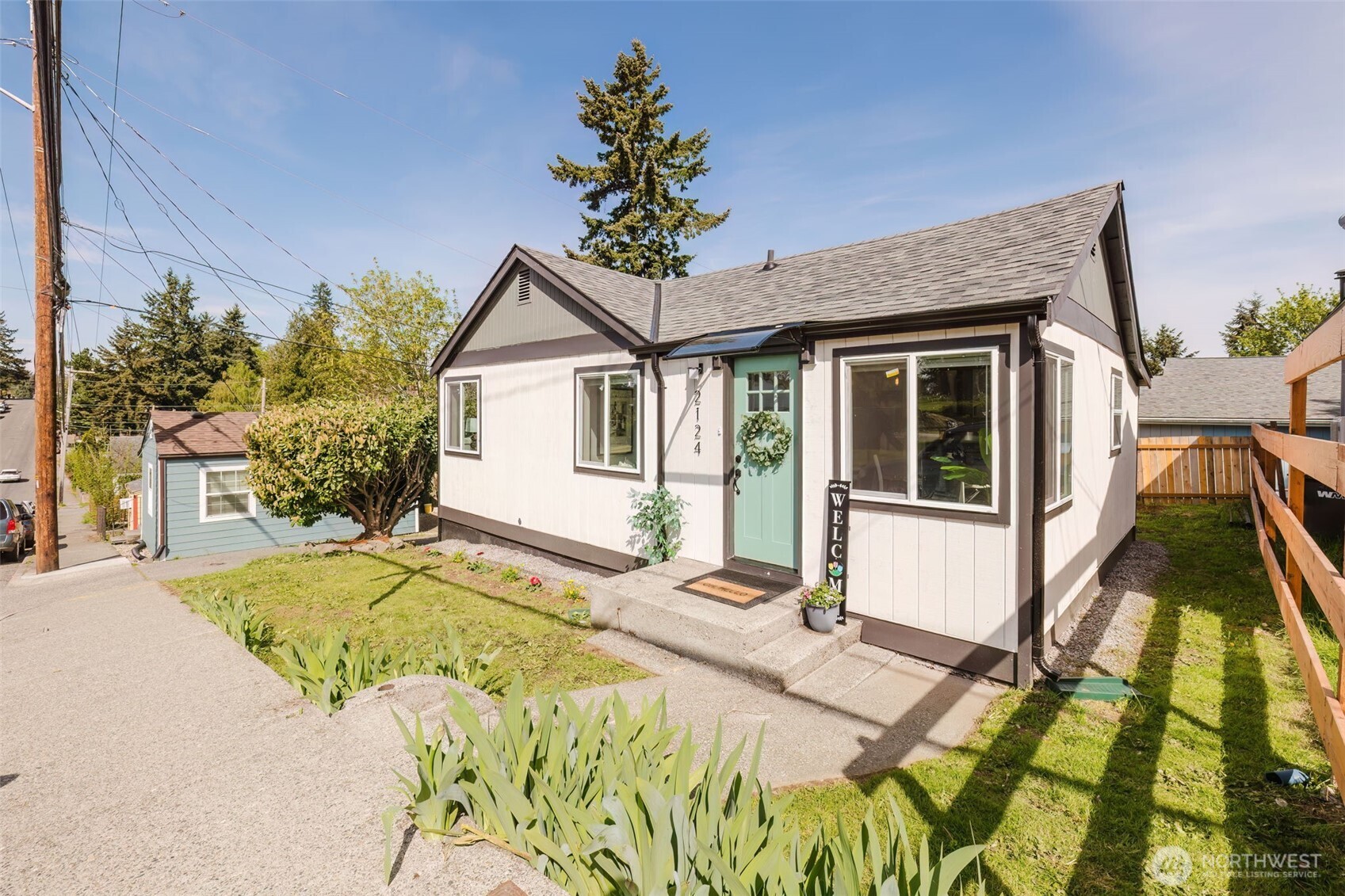 2124 15th Street , Bremerton, WA 98312-3054