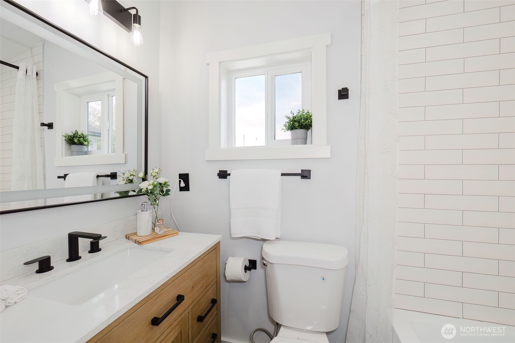 2124 15th Street , Bremerton, WA 98312-3054