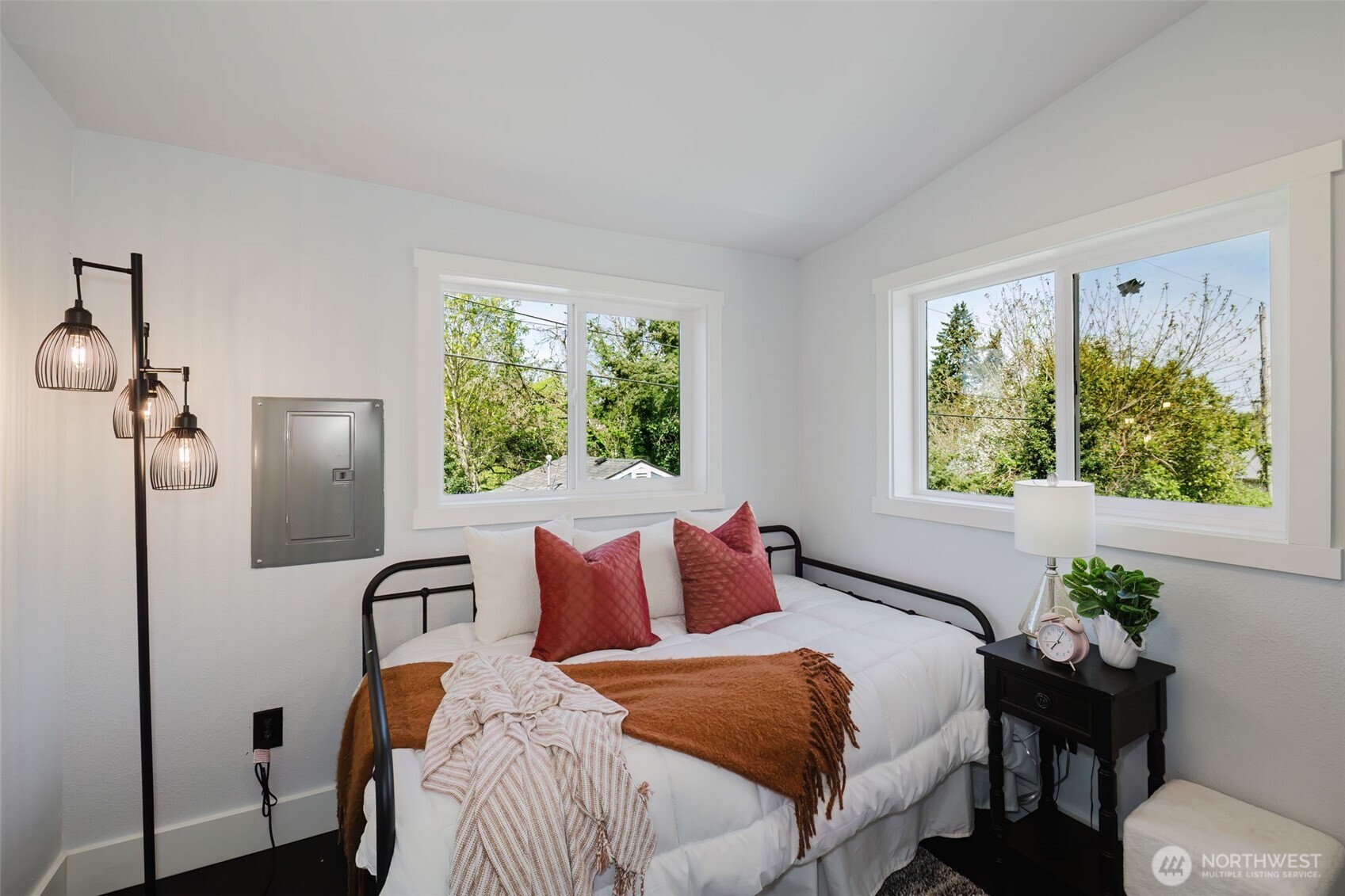 2124 15th Street , Bremerton, WA 98312-3054
