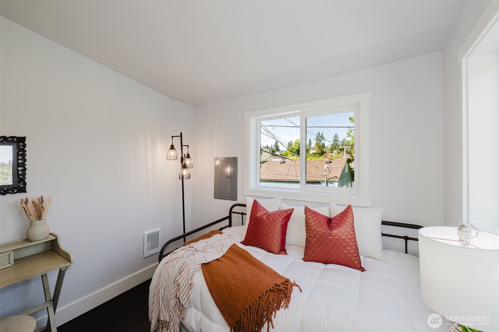 2124 15th Street , Bremerton, WA 98312-3054