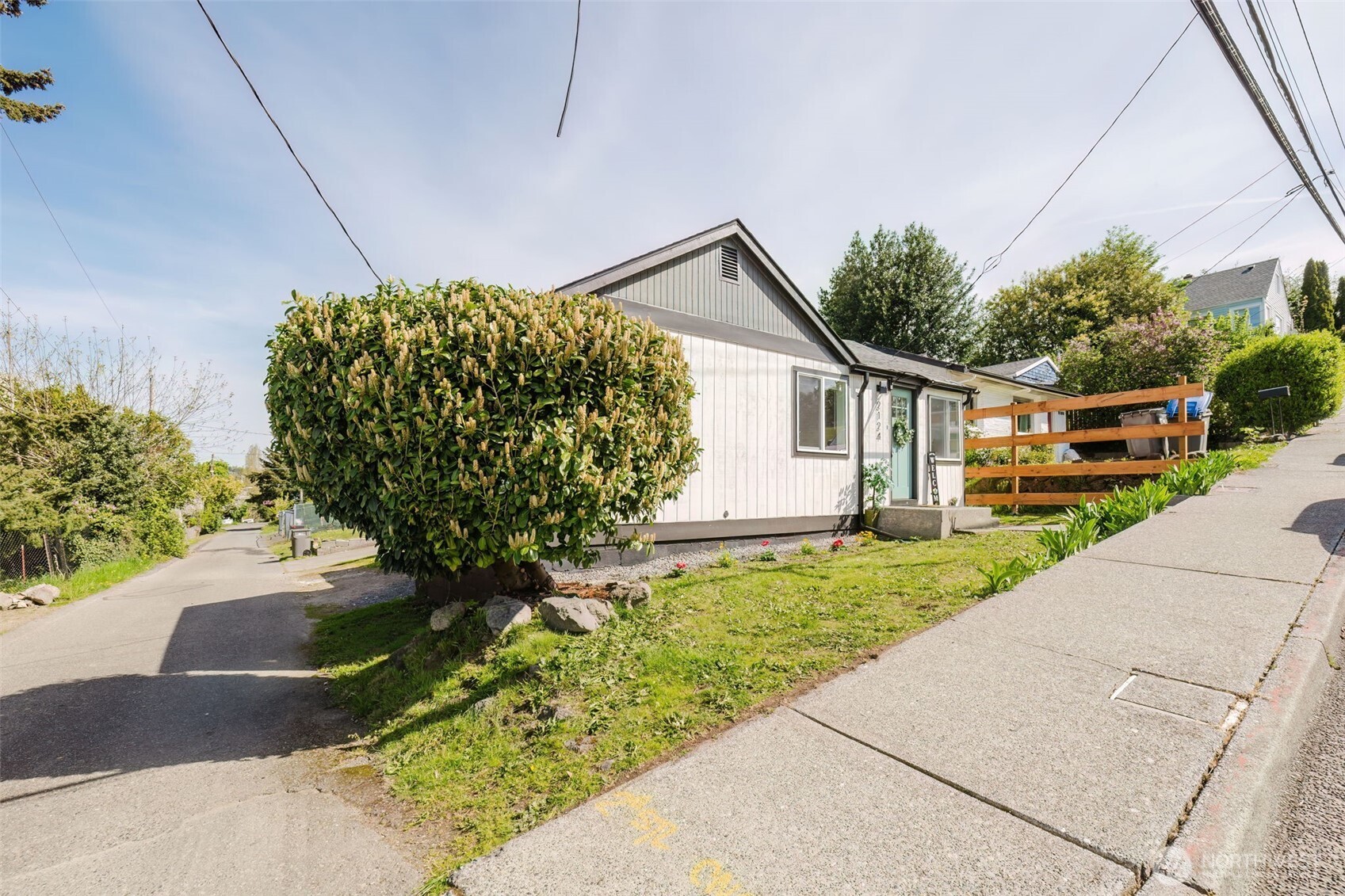 2124 15th Street , Bremerton, WA 98312-3054