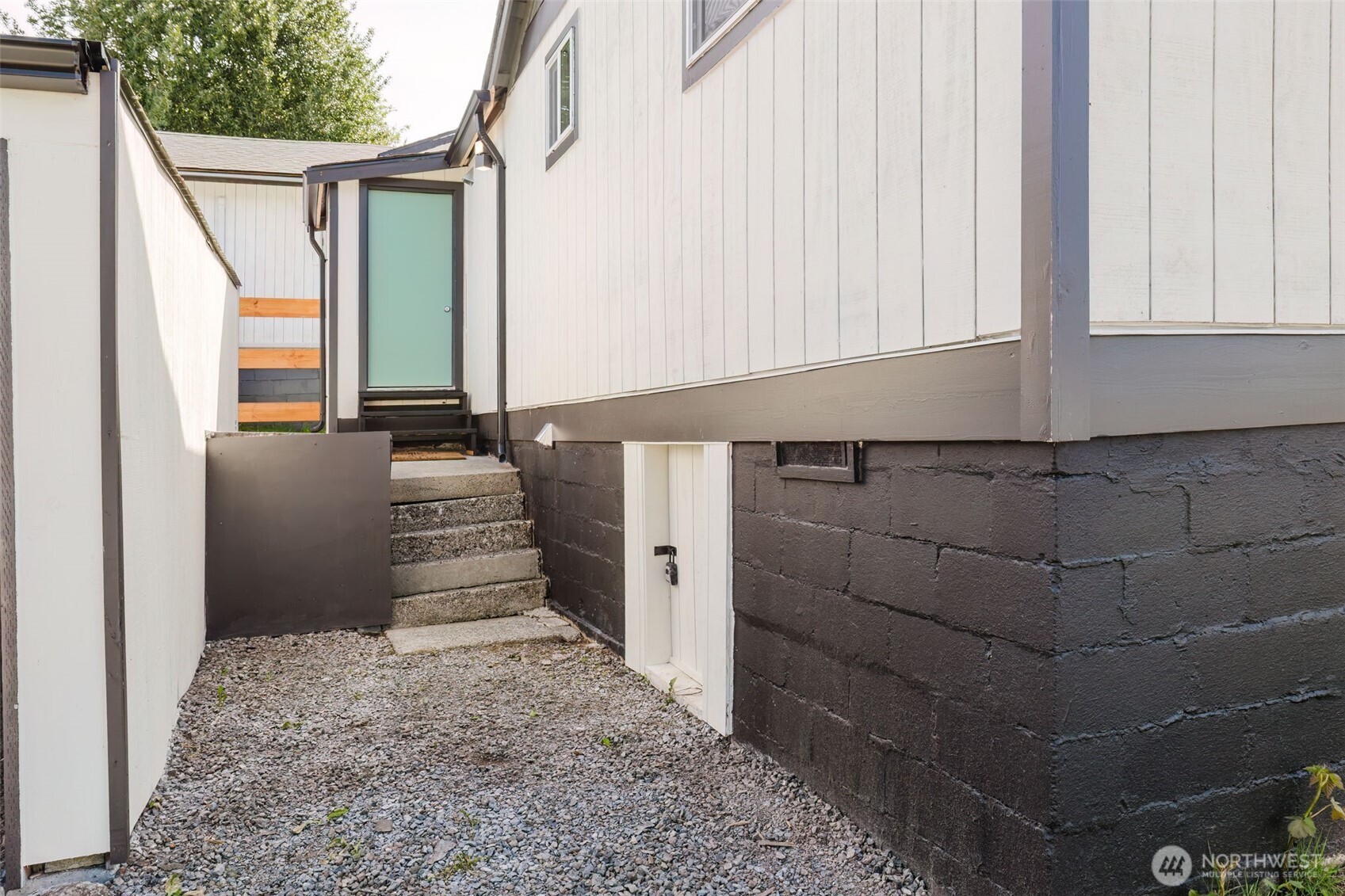 2124 15th Street , Bremerton, WA 98312-3054