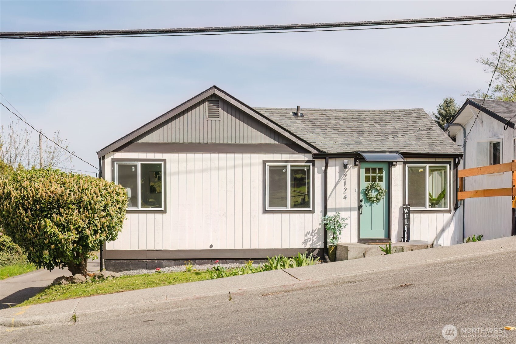 2124 15th Street , Bremerton, WA 98312-3054
