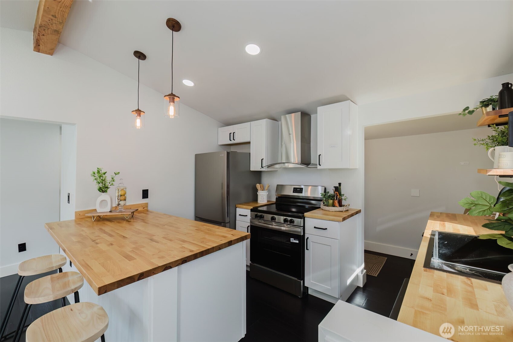 2124 15th Street , Bremerton, WA 98312-3054