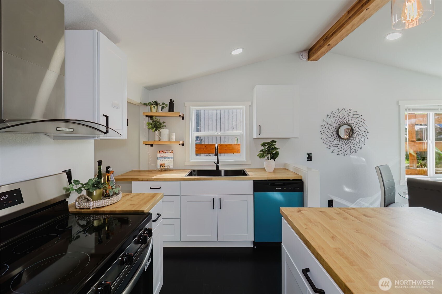 2124 15th Street , Bremerton, WA 98312-3054