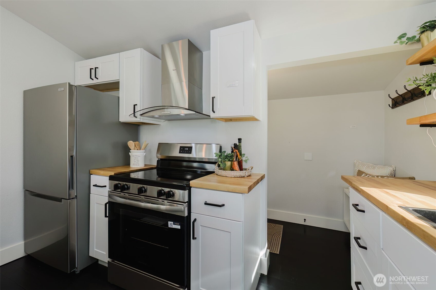 2124 15th Street , Bremerton, WA 98312-3054
