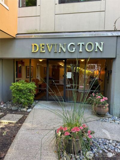 7600 SE 29th St #501, Mercer Island, WA 98040