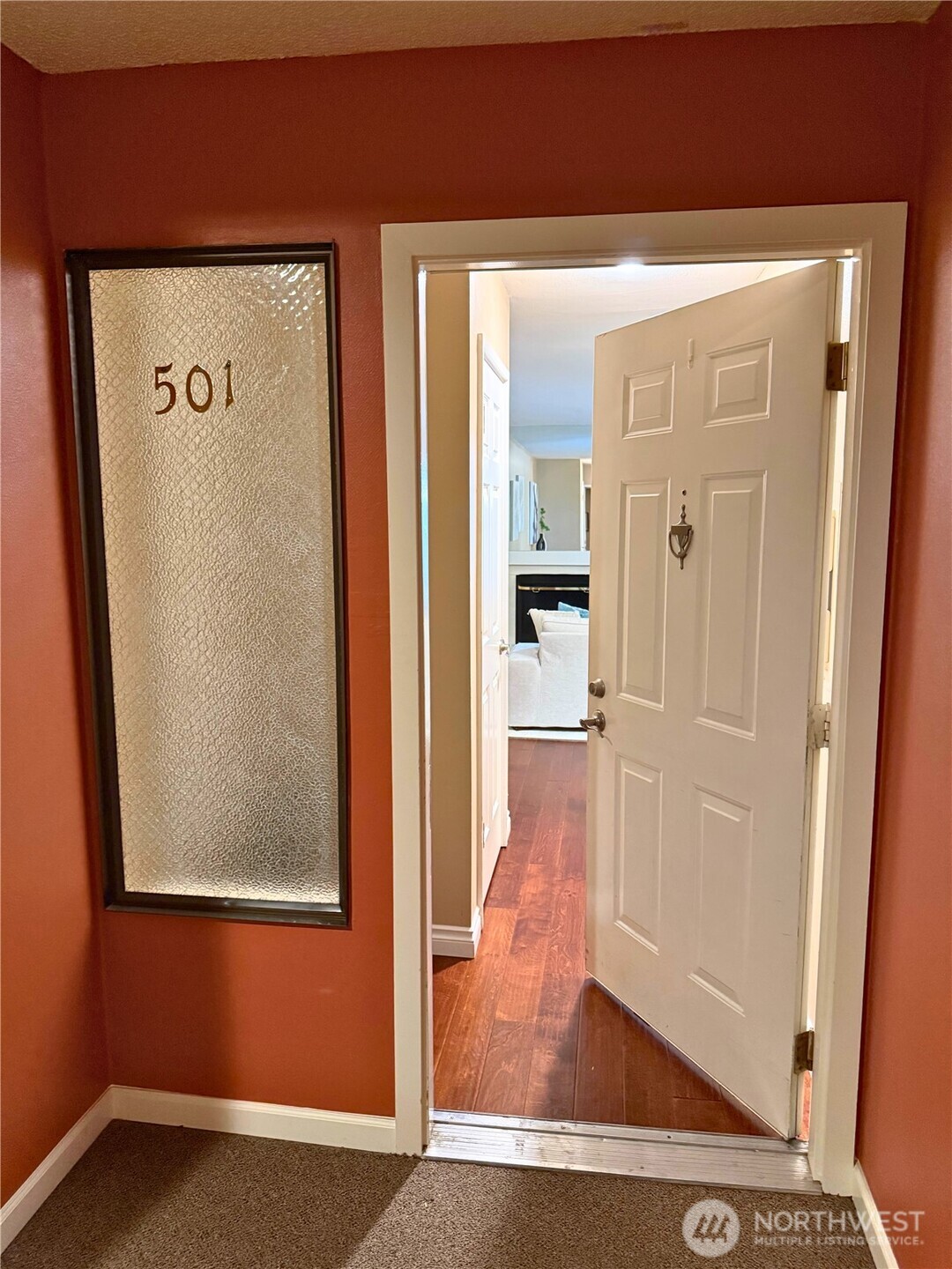7600 SE 29th St #501, Mercer Island, WA 98040
