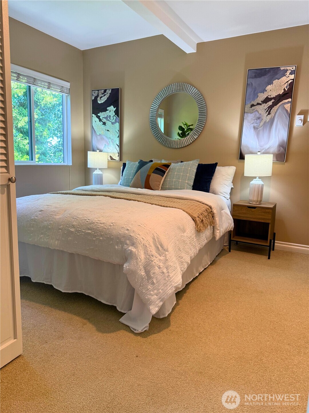 7600 SE 29th St #501, Mercer Island, WA 98040