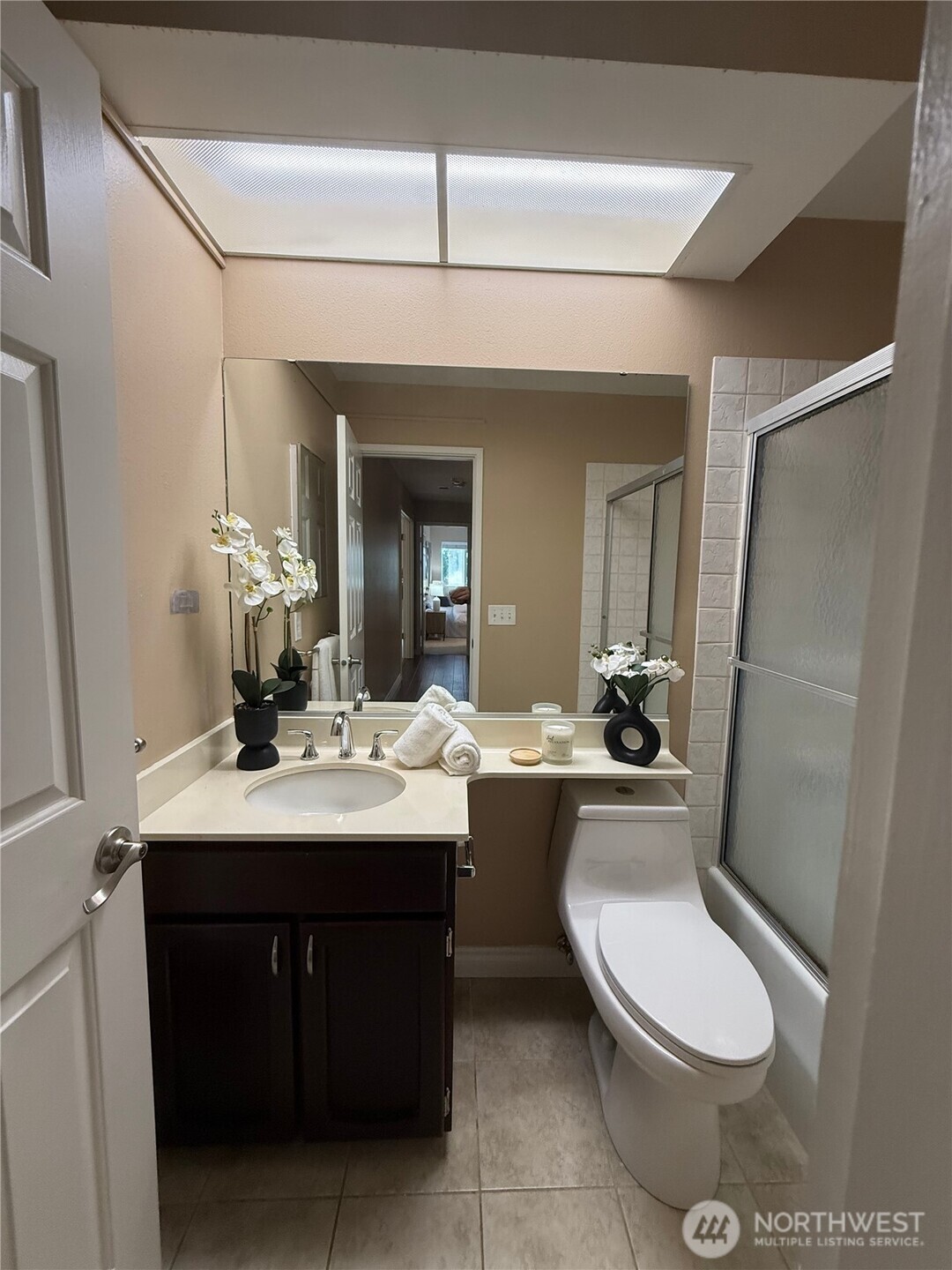 7600 SE 29th St #501, Mercer Island, WA 98040