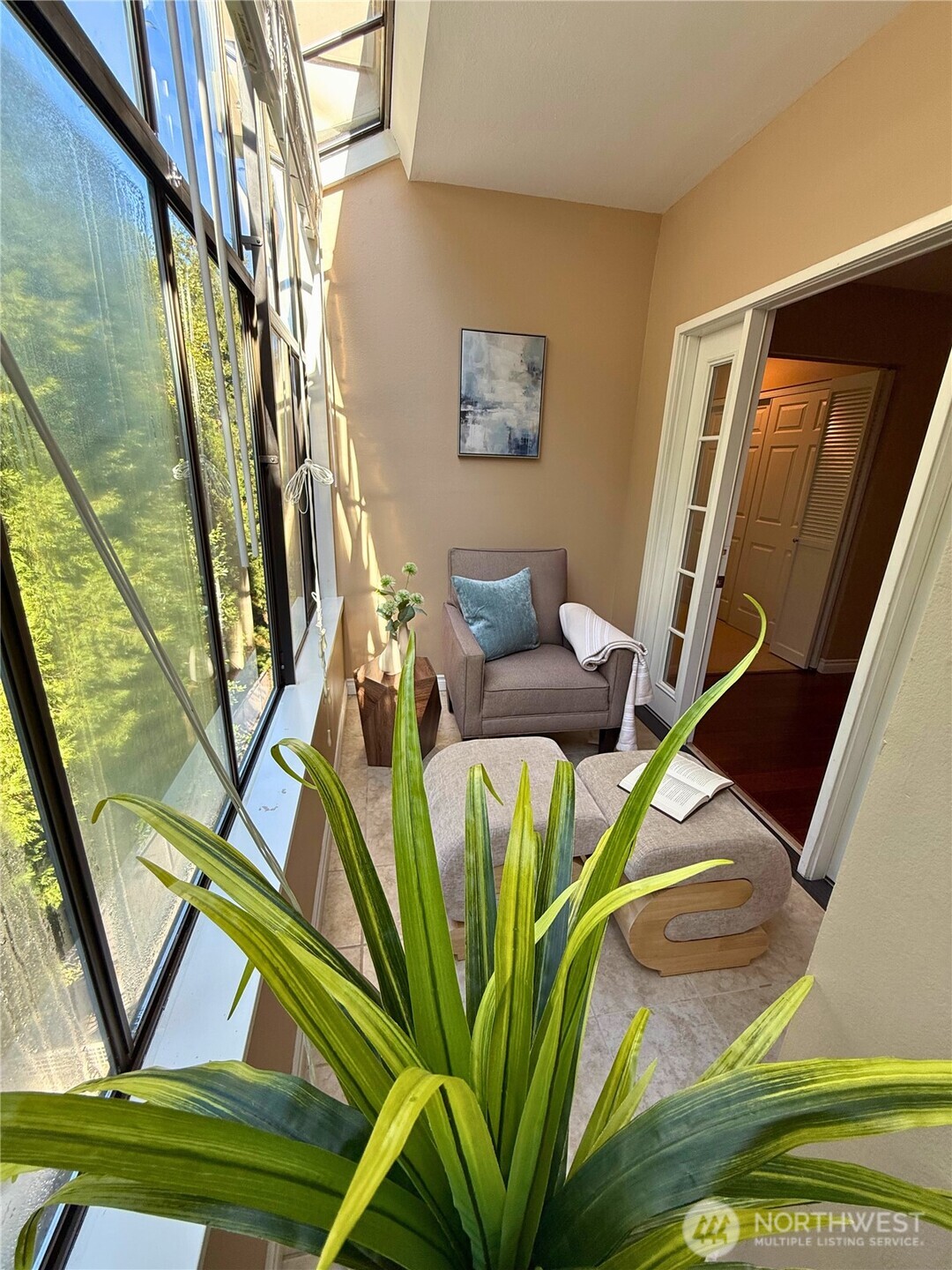 7600 SE 29th St #501, Mercer Island, WA 98040