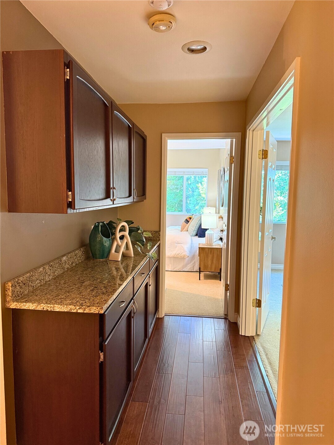 7600 SE 29th St #501, Mercer Island, WA 98040