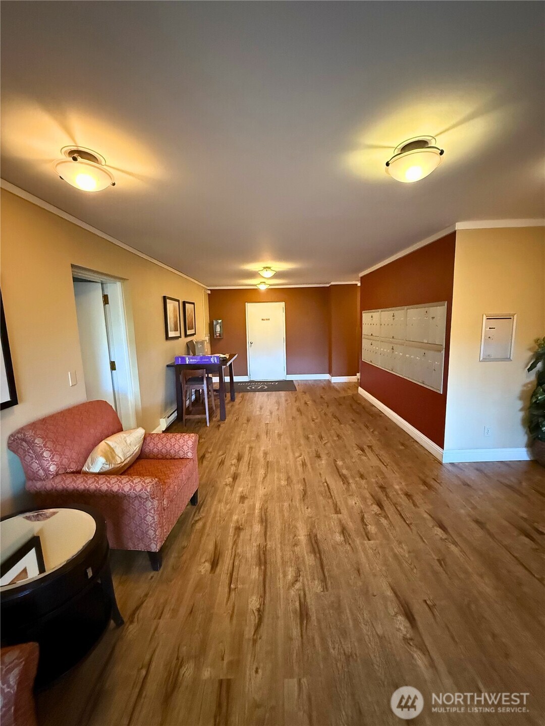 7600 SE 29th St #501, Mercer Island, WA 98040