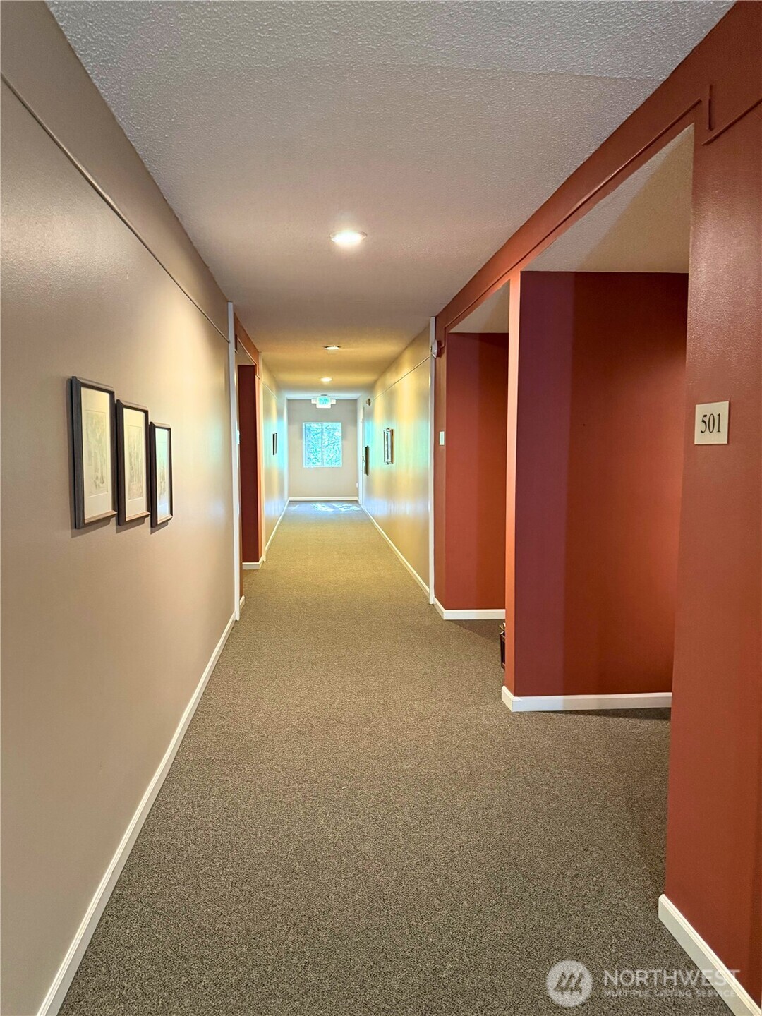 7600 SE 29th St #501, Mercer Island, WA 98040