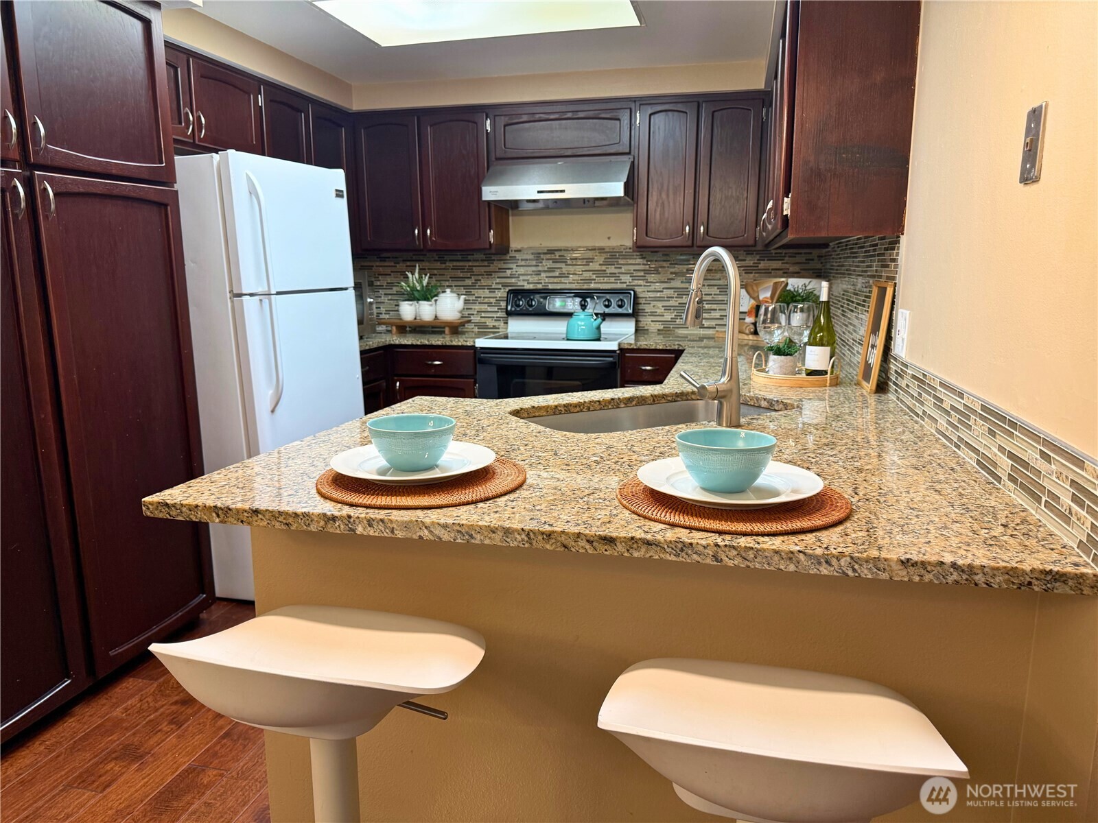 7600 SE 29th St #501, Mercer Island, WA 98040