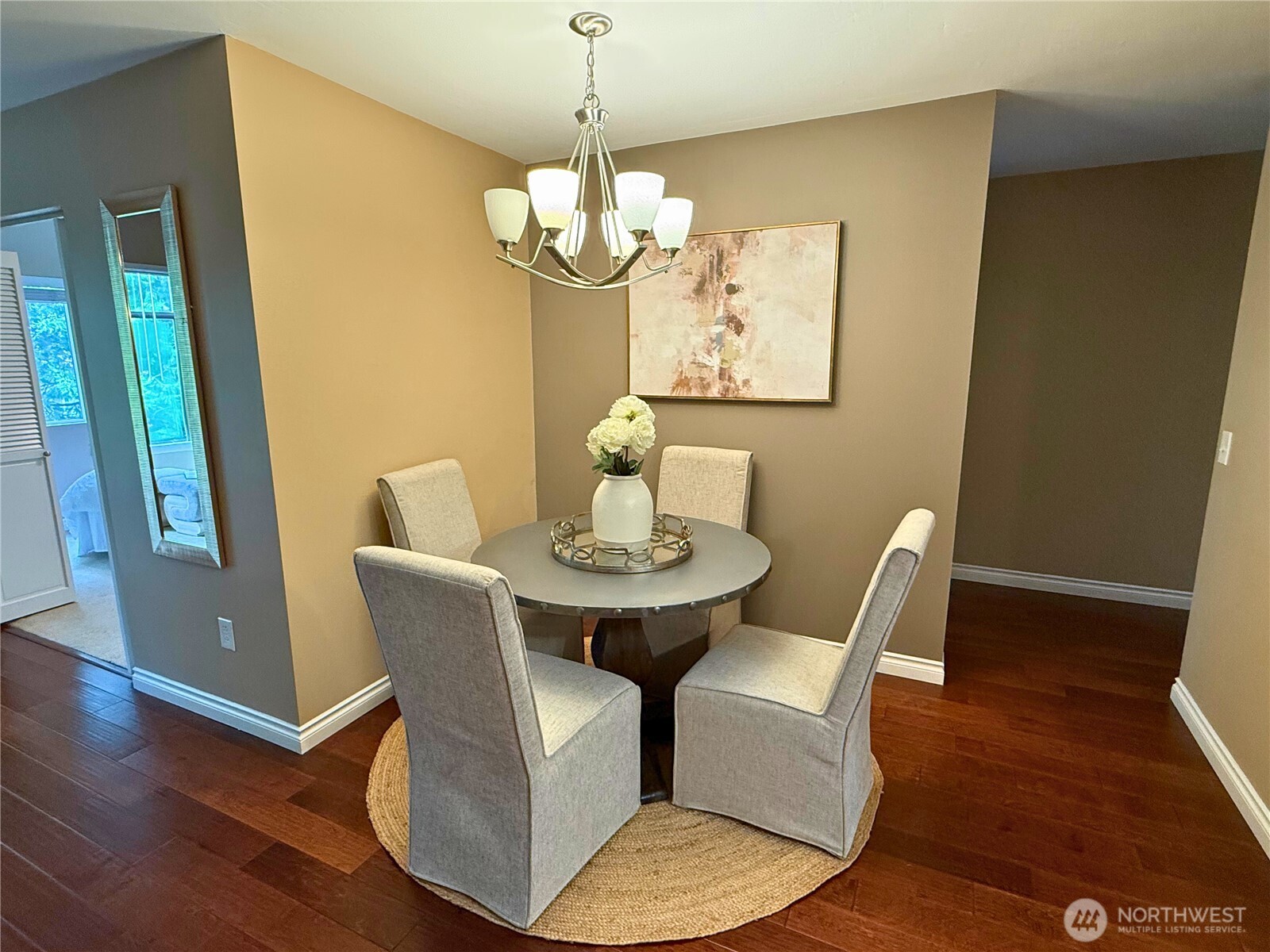 7600 SE 29th St #501, Mercer Island, WA 98040