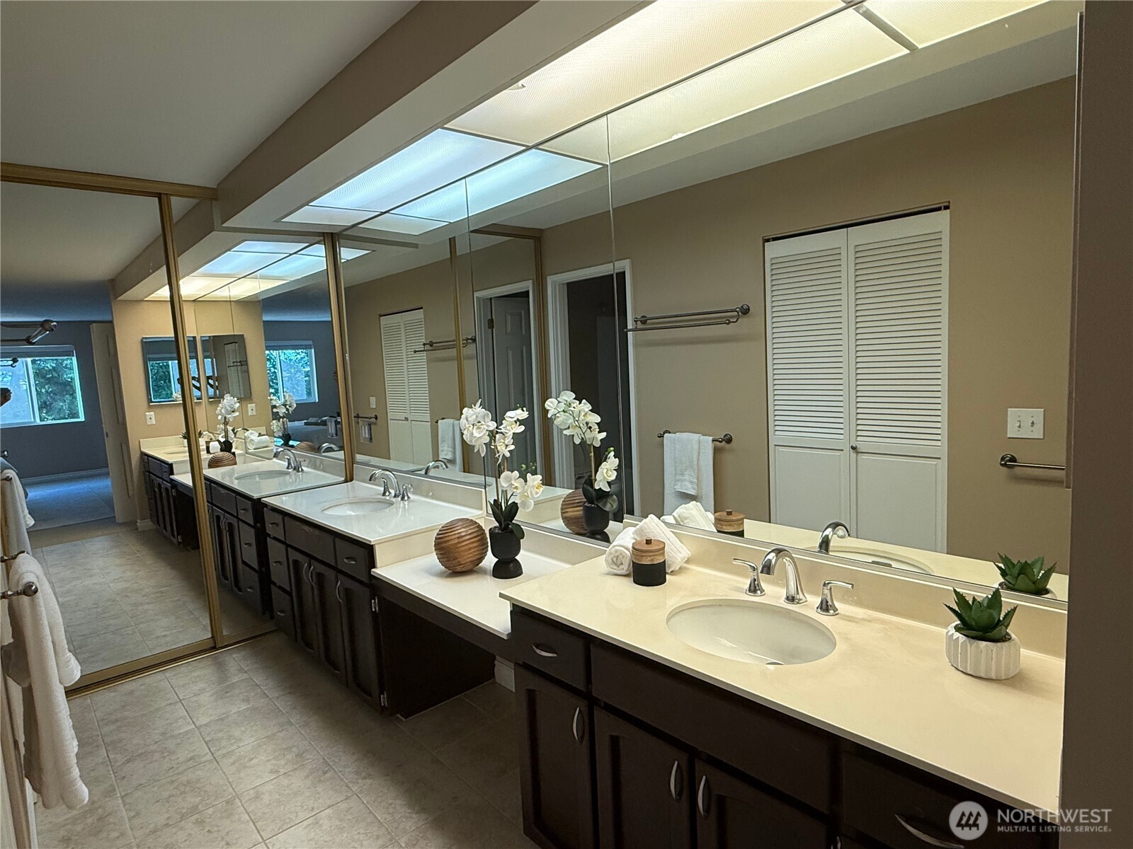 7600 SE 29th St #501, Mercer Island, WA 98040